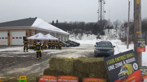 Les paramédics bloquent l’entrée des bureaux de la caserne des ambulanciers de Montmagny 