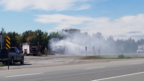 Un camion-remorque en feu provoque un bouchon de circulation de plus de 2 KM sur l’autoroute 20 à Saint-Vallier