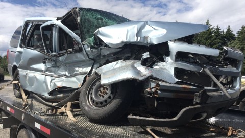 Collision entre un poids lourd et une voiture sur le chemin des Poirier