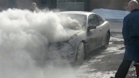 Un voiture prend feu dans le stationnement de l'école Louis-Jacques-Casault