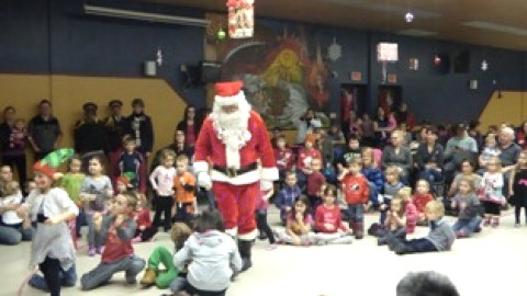 150 enfants accueillent le Père Noël à Saint-Jean-Port-Joli