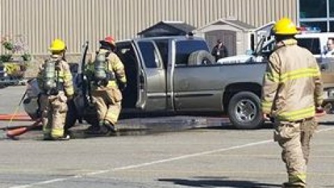 Une camionnette prend feu dans le stationnement du Canadian Tire