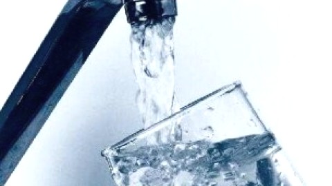 Une nouvelle étude britannique soutient que l'eau fluorée est nocive pour la santé