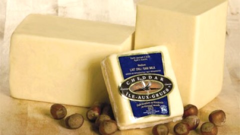 Le Cheddar ÎLE-AUX-GRUES honoré au Concours canadien des fromages fins (Canadian Cheese Awards)