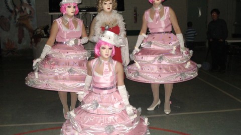 À vos costumes!