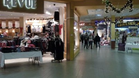 Un homme crache sur des clients aux Galeries Montmagny