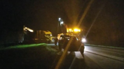 Un camion-remorque fait une sortie de route sur la 20 à Berthier-sur-Mer