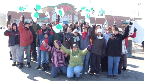 Coop-IGA: lock-out maintenu, mais ça négocie!