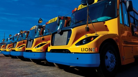 Les transporteurs scolaires réclament 12 millions $ au gouvernement pour le transport électrique.