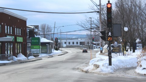  Les feux de passages piétonniers de nouveau fonctionnels aux coins des rues St-Louis et Saint-Jean-Baptiste