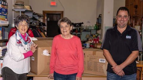 Les chevaliers de Sainte-Anne-de-La-Pocatière remettent « Des manteaux pour les Mômes » 