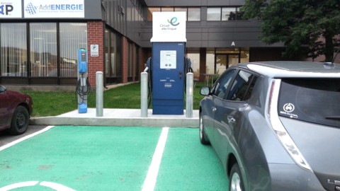 Mise en service de quatre nouvelles bornes de recharge électrique à Lévis