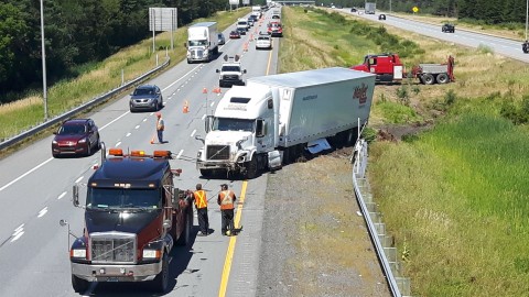 Un camion-remorque fait une sortie de route à L’Islet 