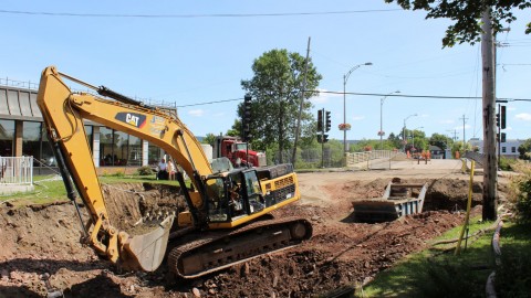 Les travaux au centre-ville de Montmagny respectent l’échéancier prévu, mais provoquent des embouteillages