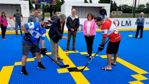 Saint-François-de-la-Rivière-du-Sud inaugure sa surface de dek hockey