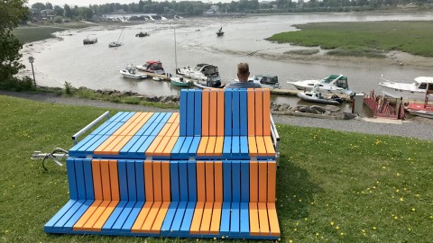 L’œuvre nomade « Va-et-vient » de José Luis Torres installée devant la marina de Montmagny