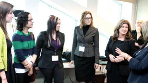 Pour que plus de femmes se portent candidates