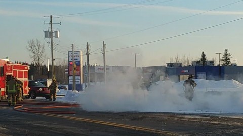 Une motoneige prend feu à Montmagny suite à une collision avec une voiture