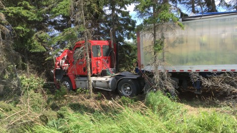 Sortie de route d’un poids lourd à La Pocatière