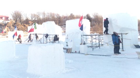 LES SCULPTEURS SONT À L'OEUVRE