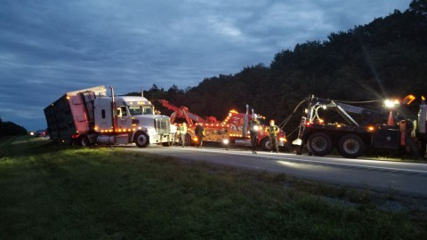 Un camion-remorque force la fermeture de l’autoroute 20 à Berthier-sur-Mer suite à une sortie de route