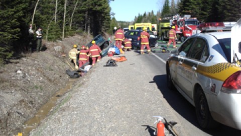 05/04 - Notre-Dame-du-Rosaire: Face à face entre deux véhicules, route 283. Trois blessés.